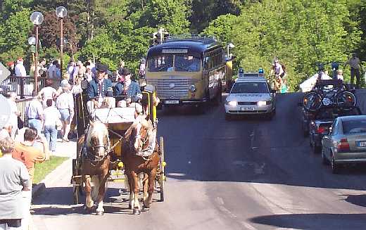 historische Postkutsche aus Garmisch-Partenkirchen und Steyr 480 der sterreichischen Post