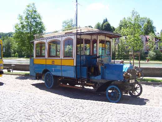 erster Postbus aus dem Jahre 1905
