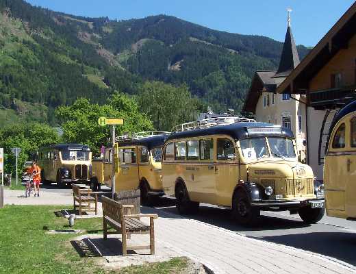 Maishofen: Die Postbusse stehen Spalier