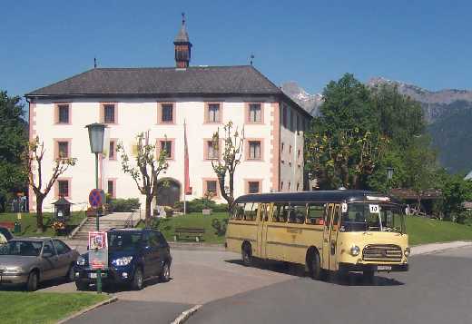 Saalfelden: Ein Steyr fhrt um die Ecke 