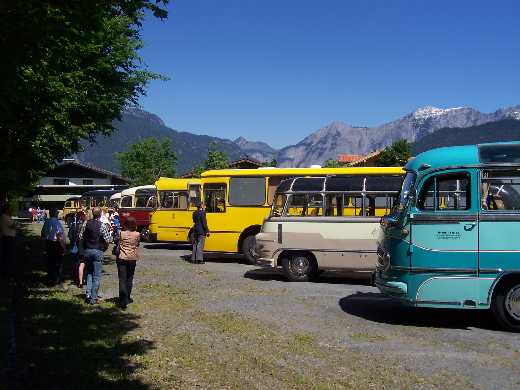 Saalfelden: Oldtimer stehen auf dem Parkplatz am Ritzensee