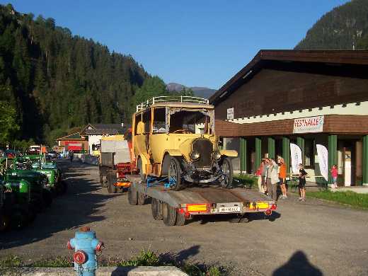 Abschlu in Viehhofen: ET 13 auf dem Tieflader