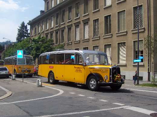 Saurer Alpenwagen mit offenem Verdeck