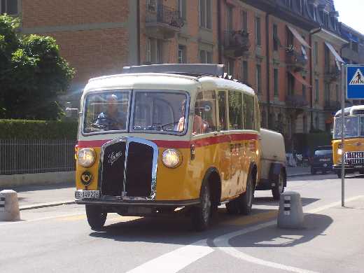 kleines Saurer-Postauto aus dem Kanton Bern