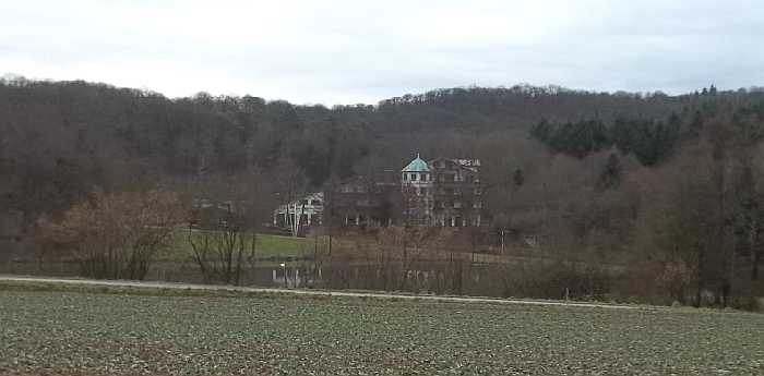 Blick hinüber zum Hotel Kreuzberghof am Kreuzbergsee