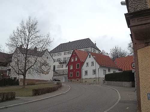 Menzingen - im Hintergrund die Schwanenburg (oberes Schloß)