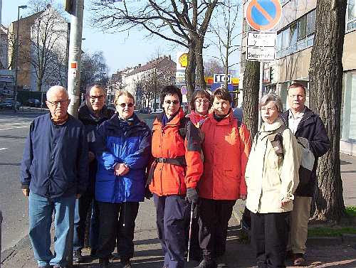 Wandergruppe am Wendelsplatz in Frankfurt