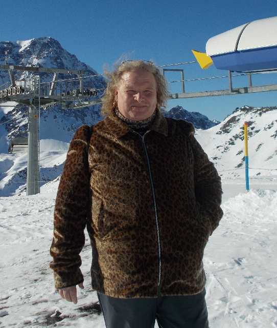 Carsten Wasow mit Leojacke im Schnee (Februar 2019)