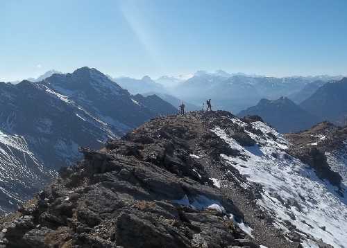 Prächtige Aussicht am Filone del Mot bis hin zum Berninamassiv.