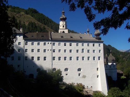 Kloster Marienberg hoch über Burgeis
