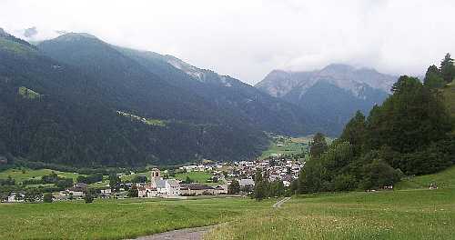 Müstair mit dem Kloster St. Johann (Son Jon)