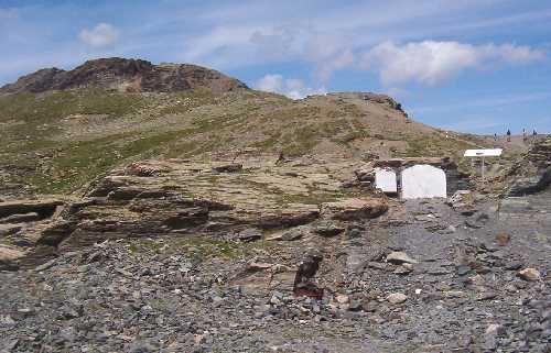 Ungarisches Ehrenmal mit Rötlspitze (3026 m)