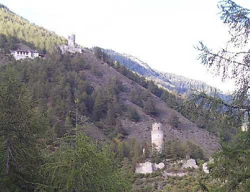 Rotund und Reichenberg oberhalb von Taufers