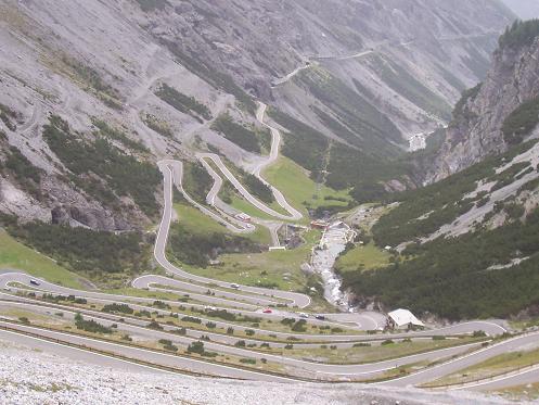 Tief unter uns die Kehren der Stilfserjochstraße im Valle del Braulio