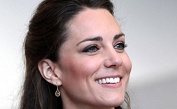 Kate Middleton lacht (Bild: Reuters)