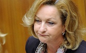 Maria Fekter macht einen unglücklichen Gesichtsausdruck. (Bild: APA/ROBERT JAEGER)
