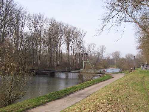 Klappbrücke über die Alb bei Leopoldshafen