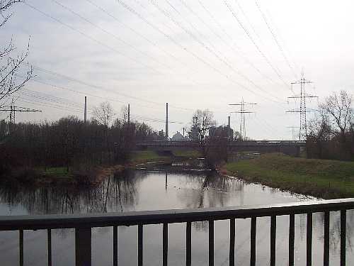 Albbrücke nahe der Ölraffinerie